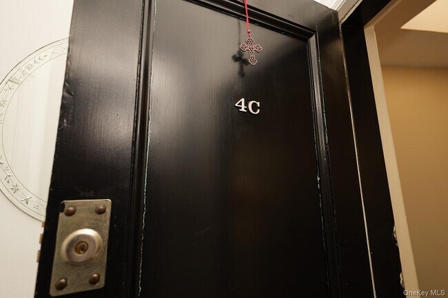 Building Photo - 26 Pondfield Rd