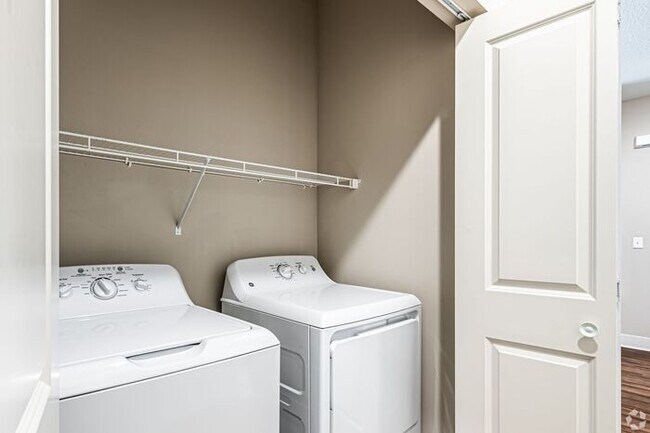 Building Photo - 1 Bedroom Luxury Apartment in the Northland of KCMO