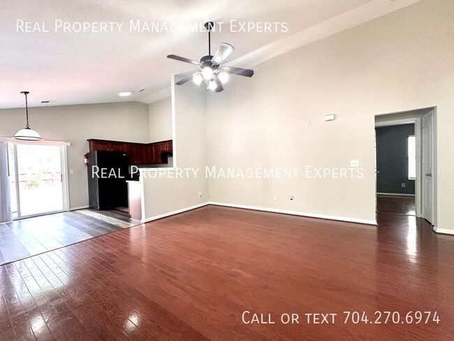 Building Photo - 6229 Green Vista Ct