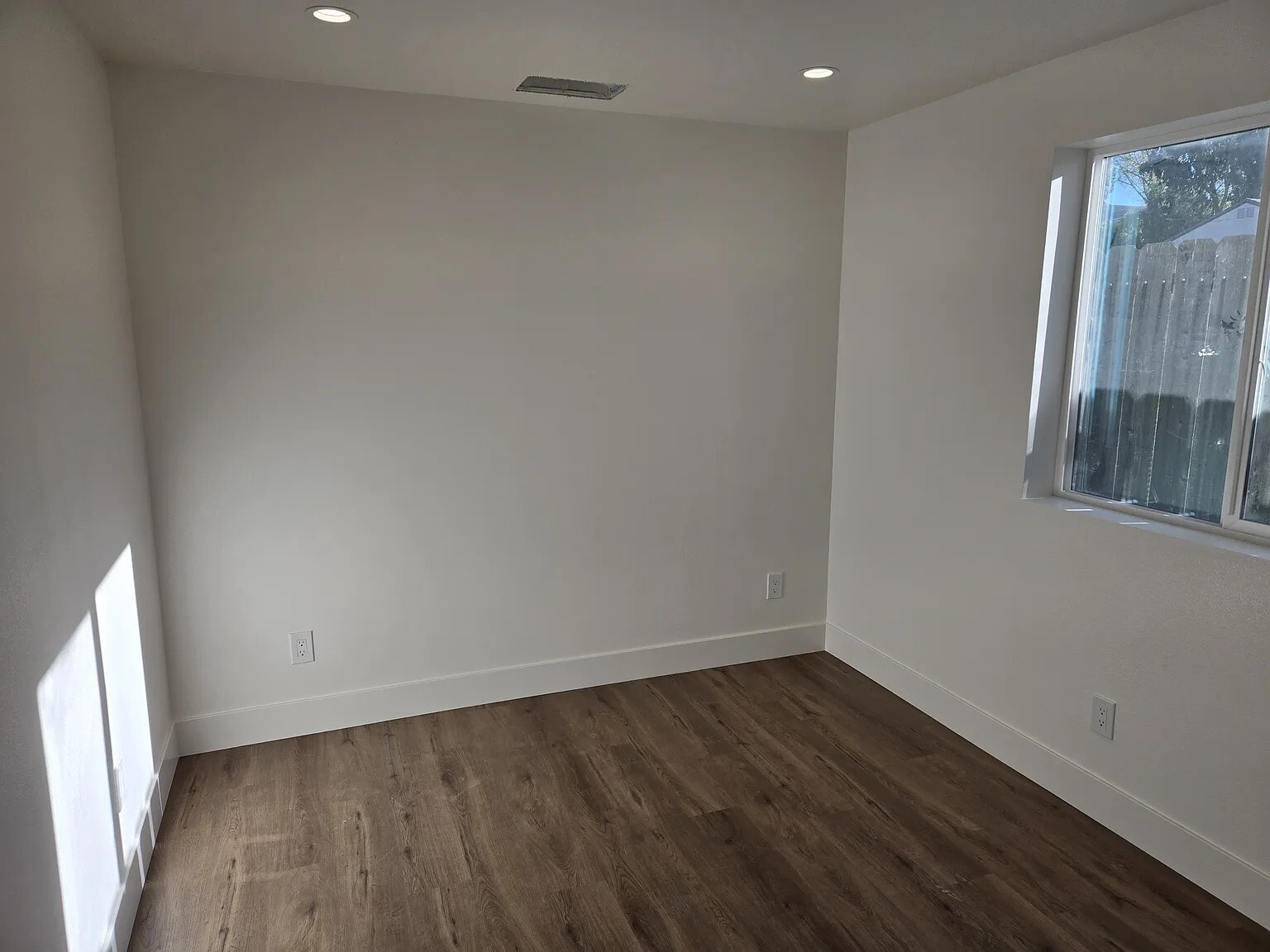 Building Photo - 1762 Los Feliz Dr