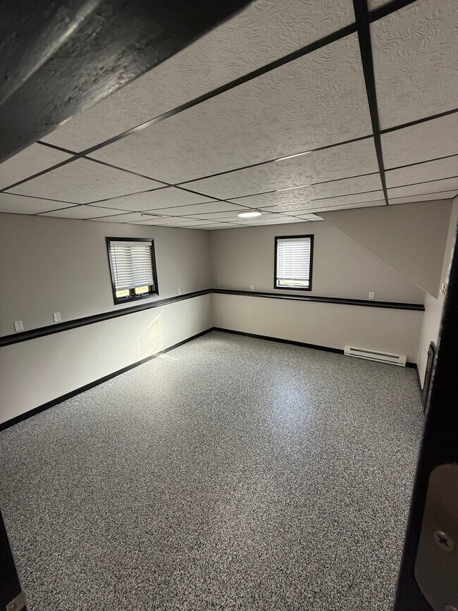 Building Photo - 809 County Rd 2 S