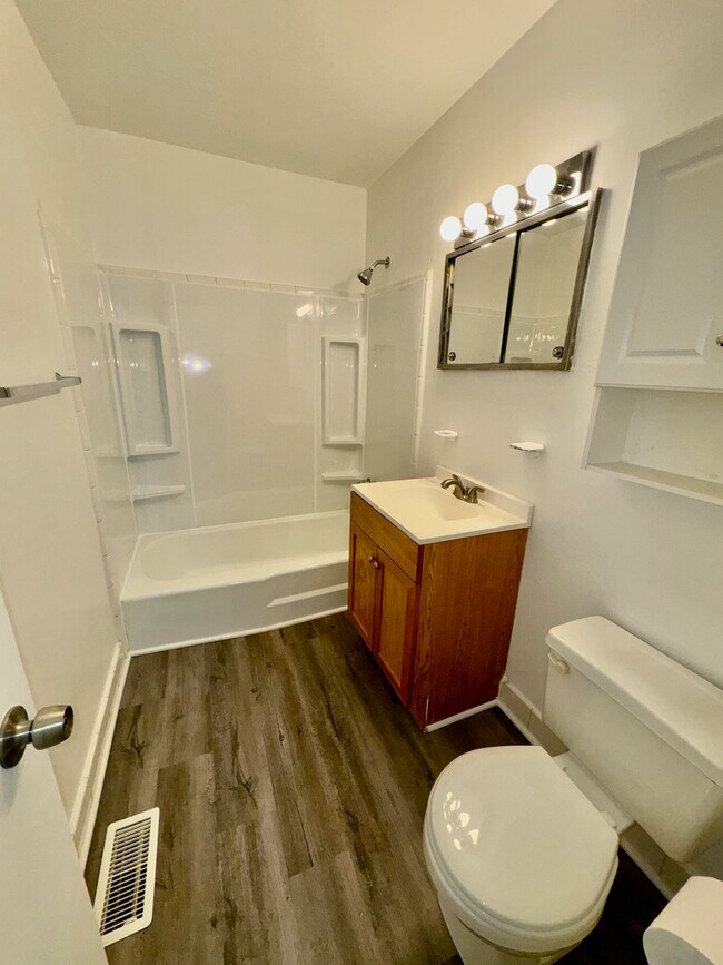 Building Photo - Azalea Gardens Apartments