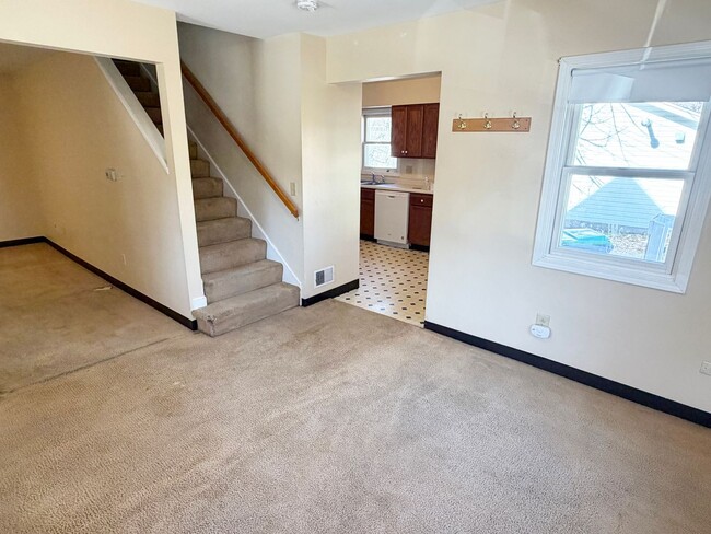 Building Photo - 3-Bedroom, 1-Bath Home with Off-Street Parking