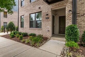Building Photo - Expansive 3-Bedroom Condo featuring 2.5 Bathrooms and 2,345 Sq. Ft. of Comfort in Richmond!