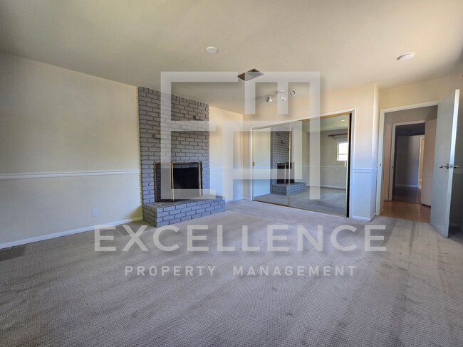 Building Photo - 4/2 House With Yard, Hardwood Floors, Pets...