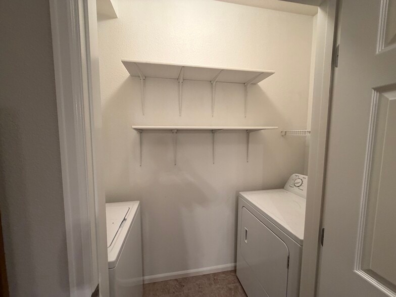 Laundry room - 1465 Blue Sky Cir