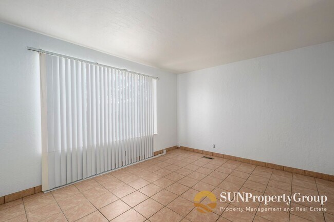 Building Photo - Duplex In Great West Valley Area