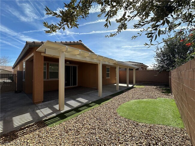 Building Photo - 2503 Venarotta St