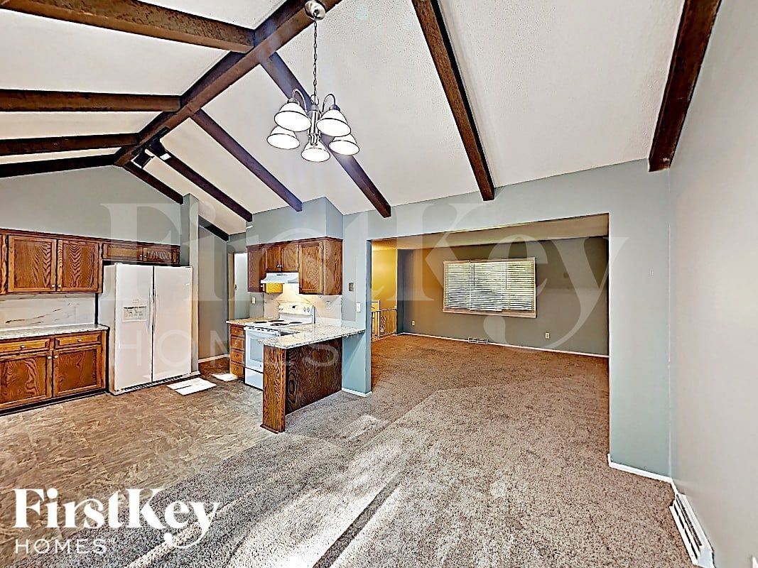 Building Photo - 5906 NW Walnut Creek Dr