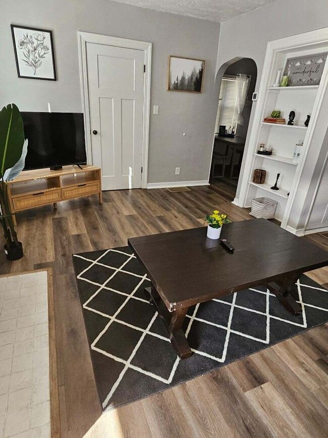 Building Photo - 2244 Park St