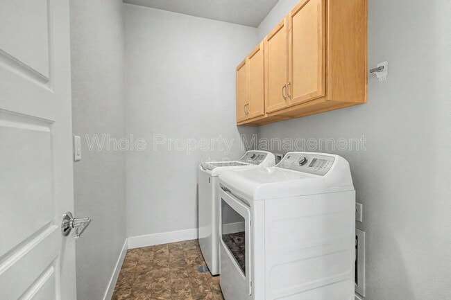 Building Photo - 9985 E 59th Ave