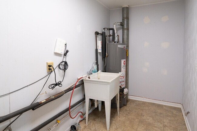 Building Photo - 1857 Willow Rd