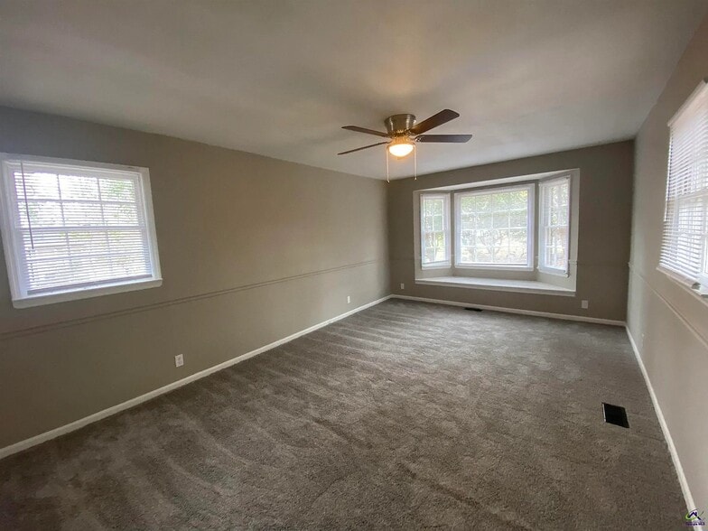 Building Photo - 3217 Misty Valley Dr