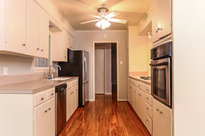 Building Photo - 612 Hall Dr