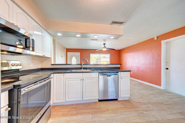 Building Photo - 2610 Via Napoli Ct