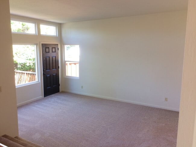 Building Photo - 2831 Marina Dr