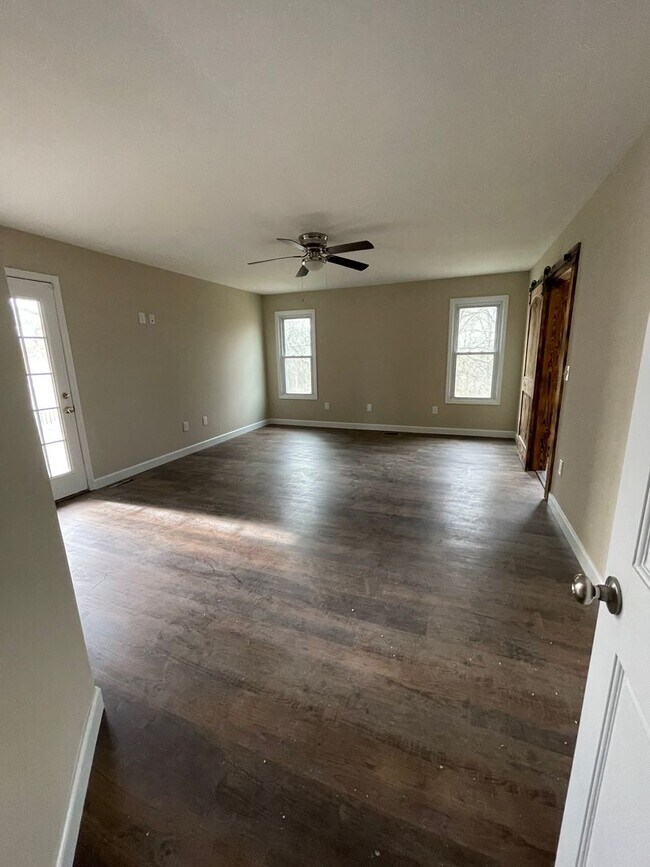 Building Photo - FOR RENT! 6 Bedroom 3 Bathroom in Moscow Mills, MO!