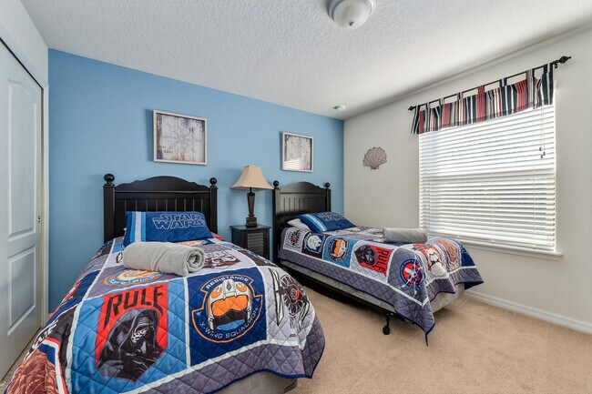 Building Photo - 8845 Rhodes St