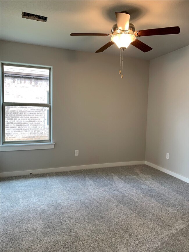 Building Photo - 432 Rineel Ave