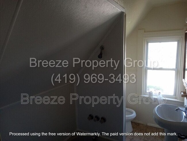 Building Photo - 244 Knower St