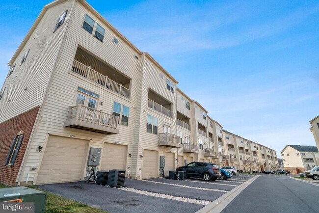 Building Photo - 5950 Etterbeek St