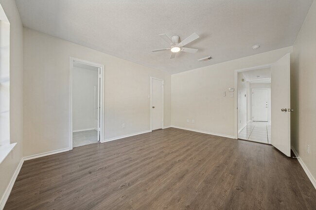 Building Photo - 9814 Alisa Brooke
