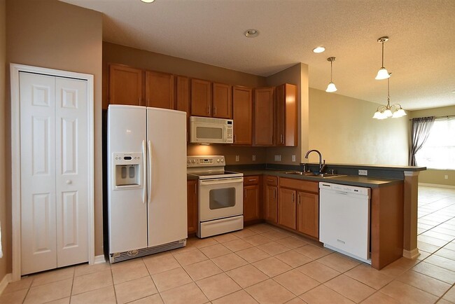 Building Photo - AVALON PARK 3br 3ba townhouse in Northwest...