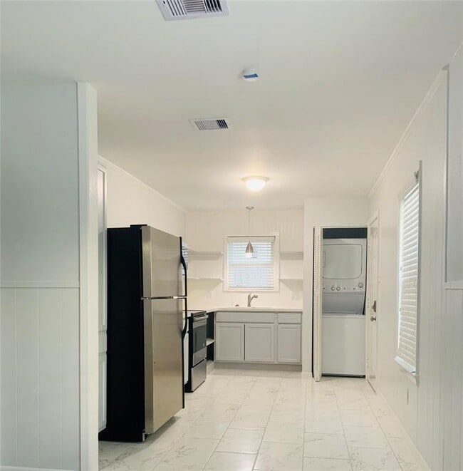 Primary Photo - 2303 Blodgett St