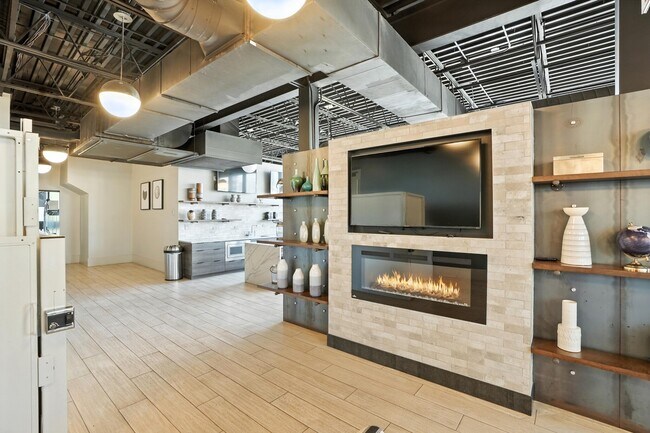 Building Photo - 669 W Wayman St