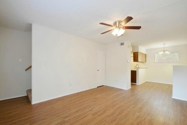 Building Photo - 816 W N Loop Blvd