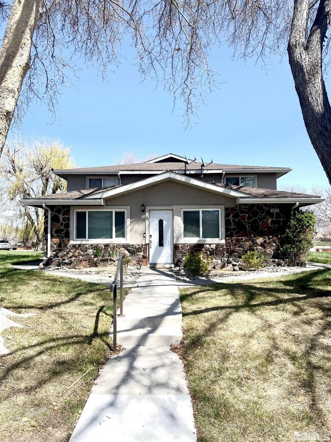 Building Photo - 5020 Tahiti Wy