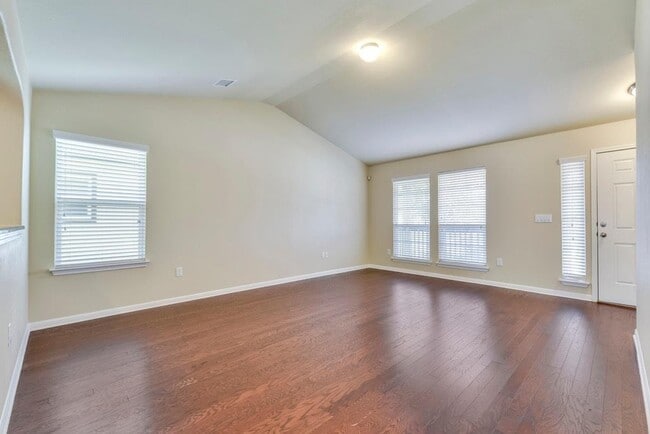 Building Photo - 18401 Friendship Hill Dr