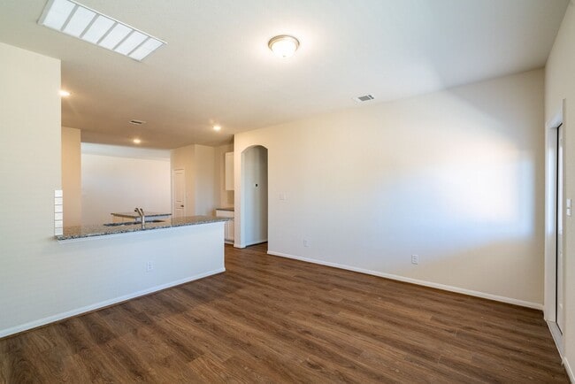 Building Photo - 612 LT Rusty Dr