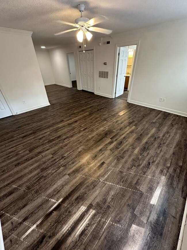 Building Photo - 2 Bedroom 2 Bathroom Condo!