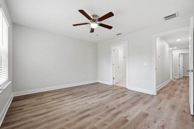Building Photo - 693 Woodlawn Ave