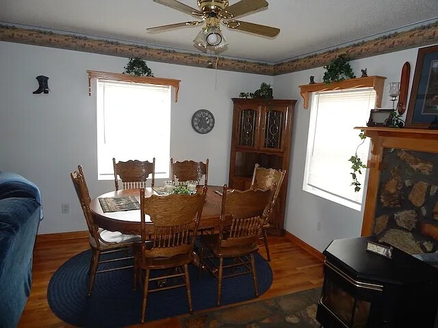 Building Photo - 2 Bedroom, 2 Bathroom Home With Beautiful Mountain Views in Salem