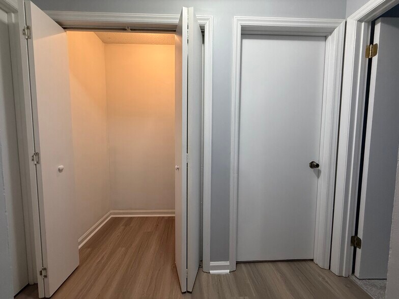 Building Photo - 908 S Lexington Ave