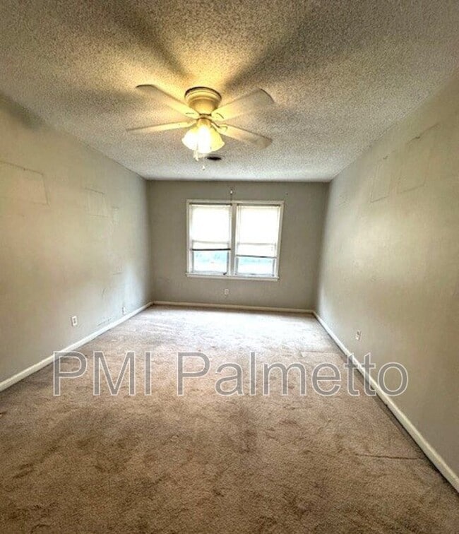 Building Photo - 105 Larkspur Ct