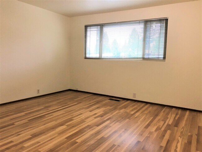upper level guest bed different angel - 917 146th Ave SE