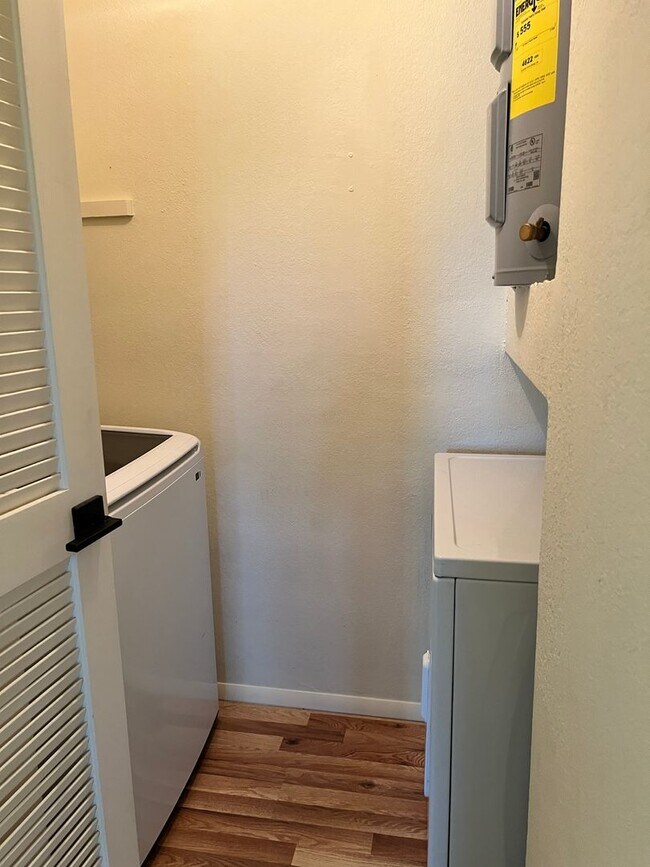Building Photo - Cozy Condo