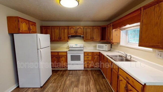 Building Photo - 420 Old Buckeye Cove Rd