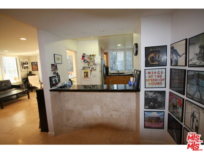 Building Photo - 2160 Century Pk E