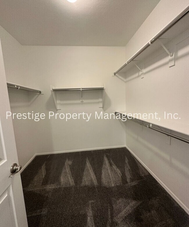 Building Photo - You Have To See The Beautiful 4/2 New Buil...