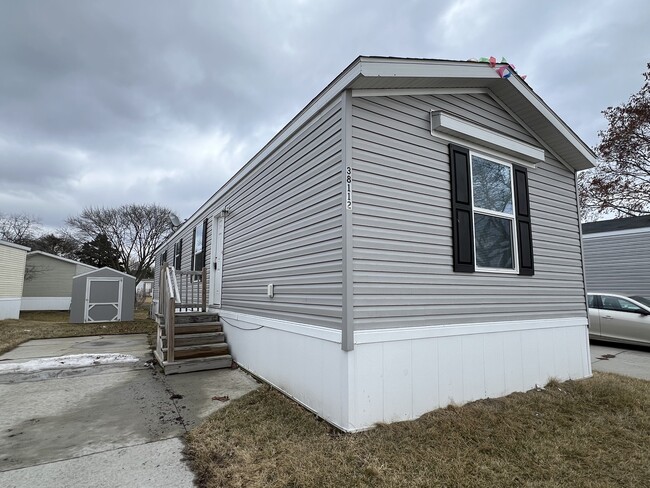 Building Photo - 38112 Ducharme Dr