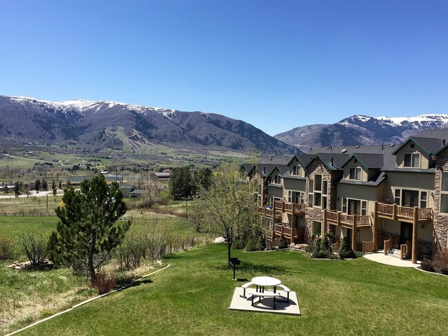 Building Photo - 5063 E Lakeview Dr