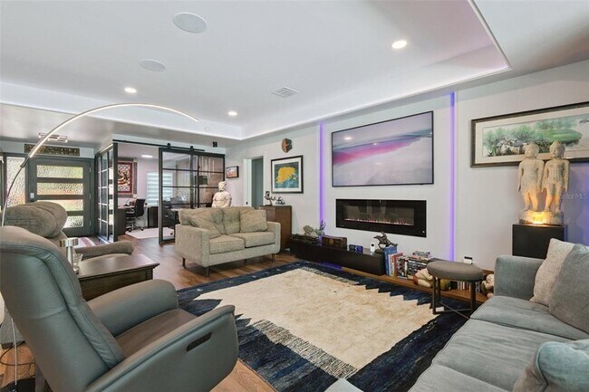 Building Photo - 1851 Royal Oak Pl E