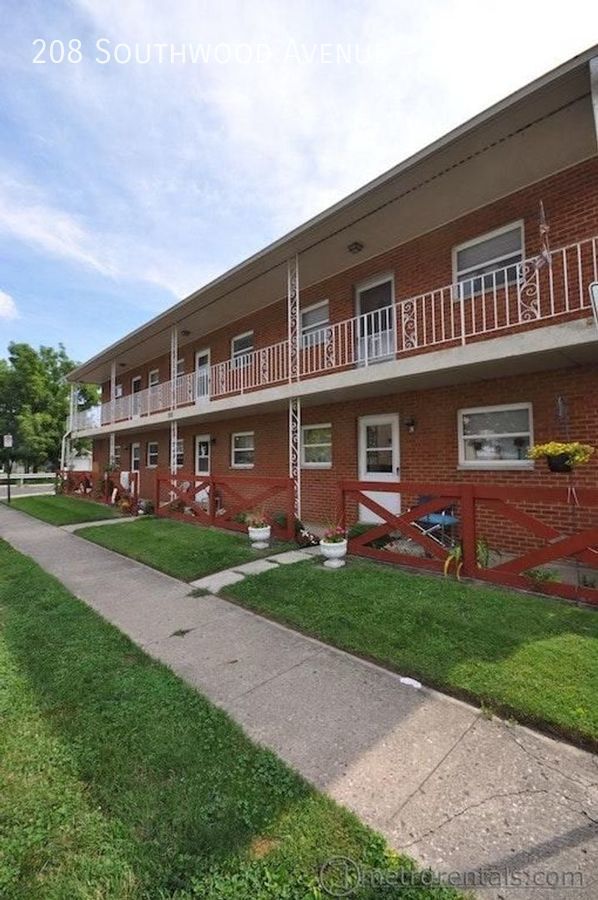 Primary Photo - 208 Southwood Ave