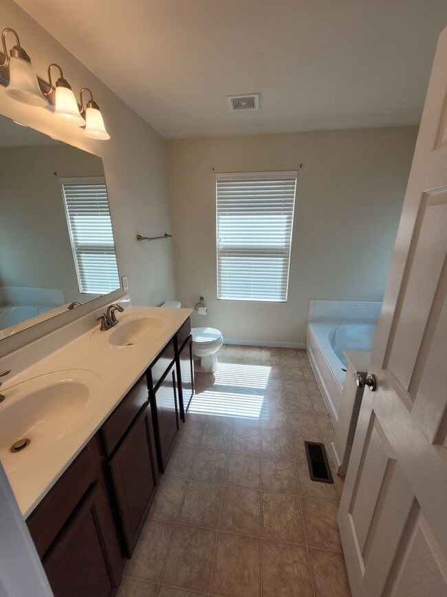 Building Photo - Beautiful 3bd/2.5ba 2 Story Home for Rent!