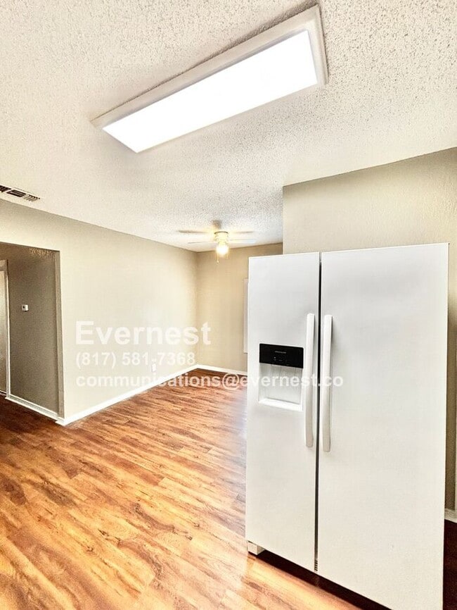 Building Photo - 3-Bedroom, 2-Bath Home with Front Patio in...