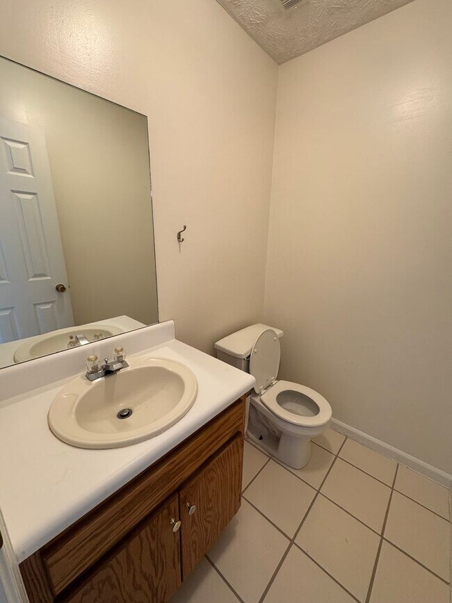 Building Photo - 2692 Callier Springs Rd SE